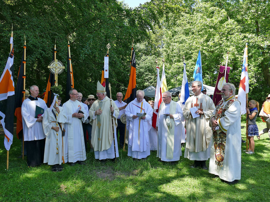 Festgottesdienst zum 1.000 Todestag des Heiligen Heimerads auf dem Hasunger Berg (Foto: Karl-Franz Thiede)